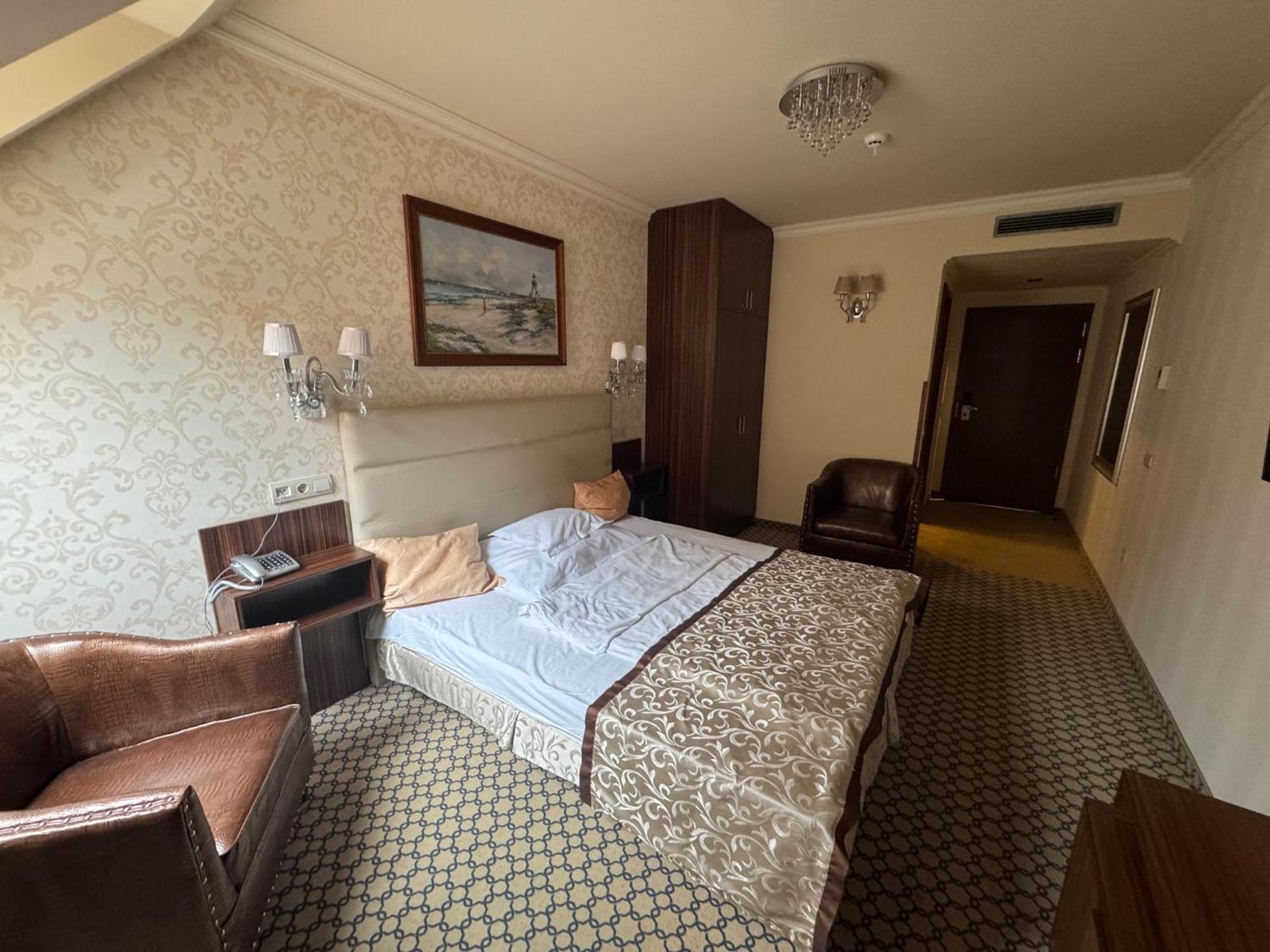 Hotel Capitulum Győr Eksteriør billede