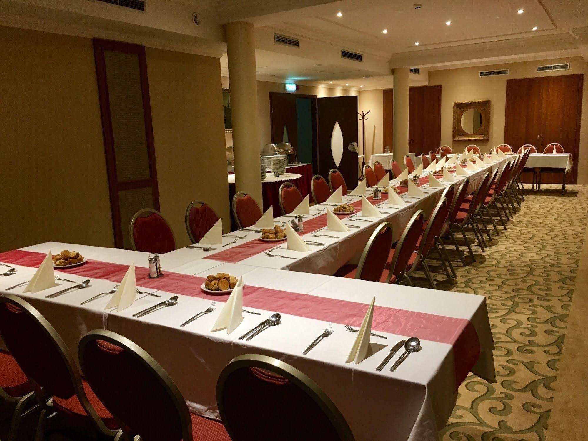 Hotel Capitulum Győr Eksteriør billede